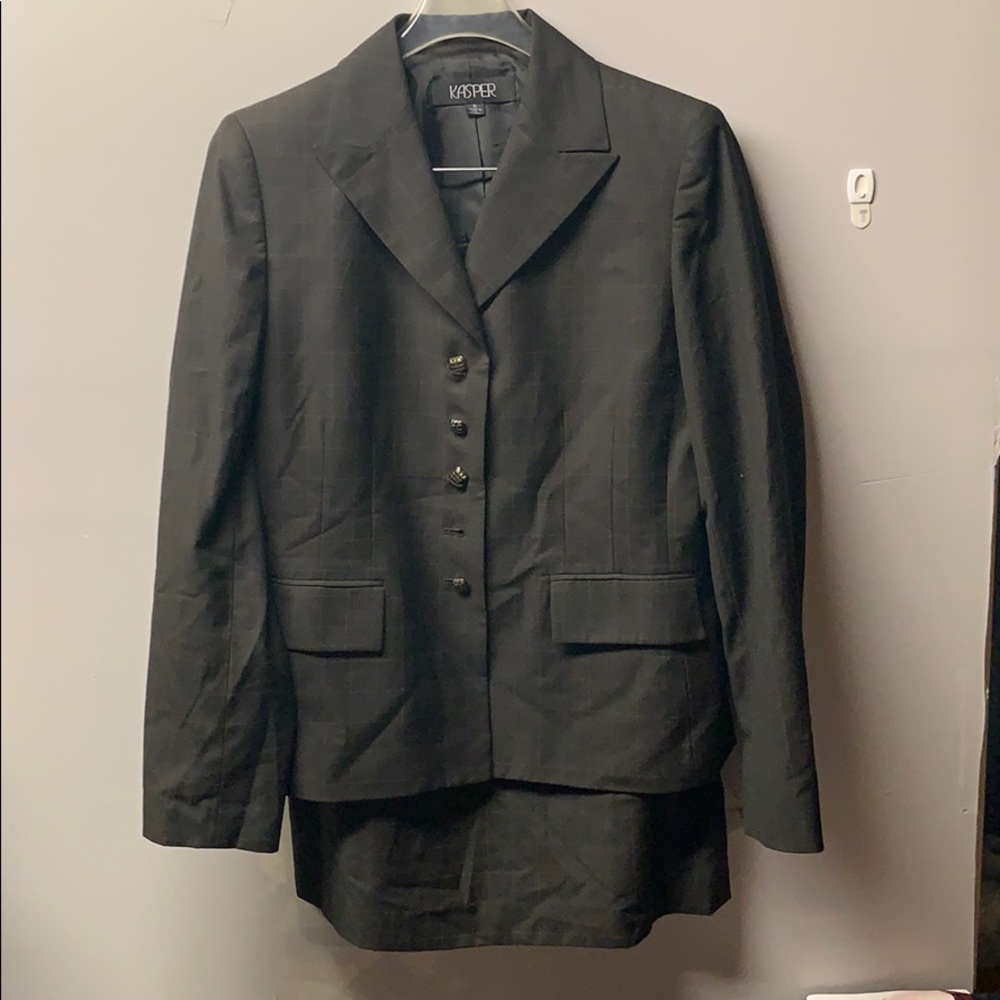 Kasper (Macy’s) suit size 8 petite